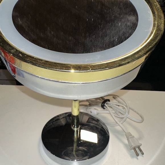 Magnifying Make-up Mirror Polished Chrome Plug in Light Up Like New Gold - Picture 5 of 6